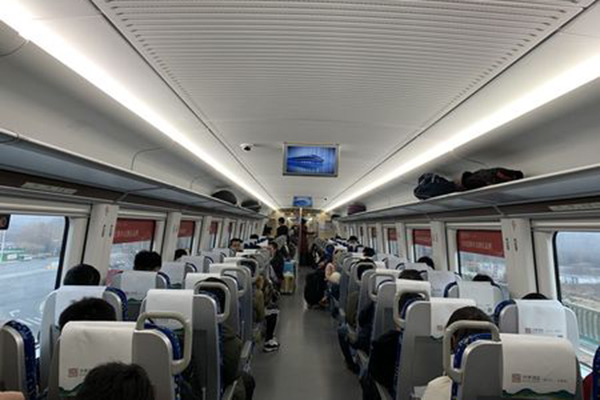 仟那酒店城际列车包车广告